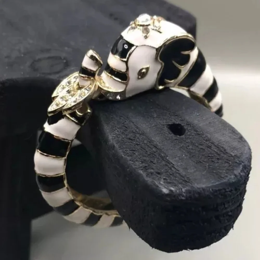 Vintage look bracelet elephant